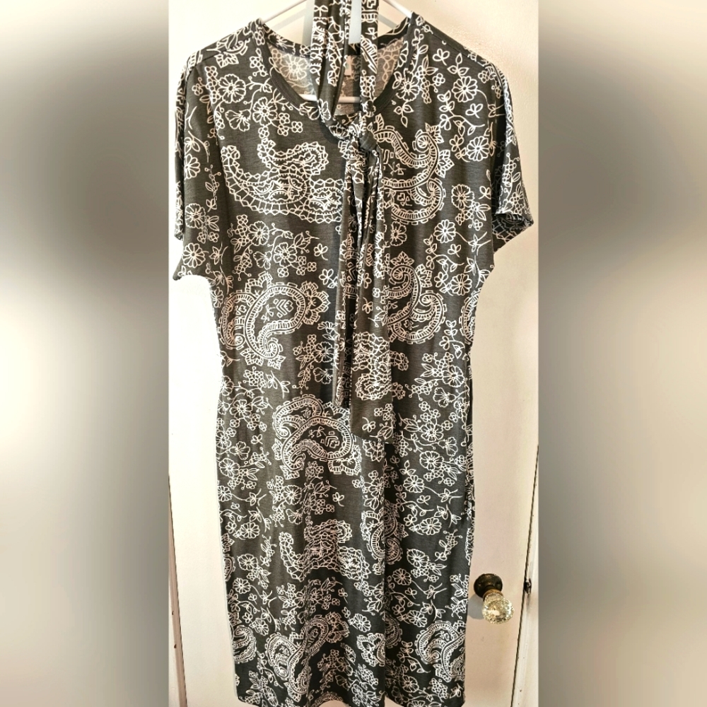 Grey paisley Lularoe dress with pockets and optional tie waist.